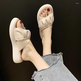 Slippers Shoes House Platform Med Slides Fashion Slipers Women Summer Luxury 2024 Flat Rubber PU Sewing Fabric Basic