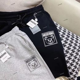 Designerkläder barn bomullsjogging shorts hög kvalitet fast färg fashionabla strandbyxor sommarstil casual sportkläder alfabet björn lyx mos svart grå