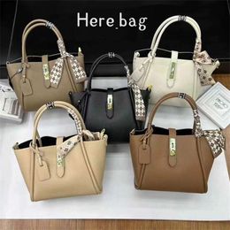 Versatile Vegetable Basket Soft Leather 2024 New Trendy Commuter Tote Small and Multi Layer Bun Mother Bag