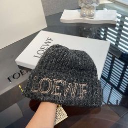 2024 Fashion Woollen Woven Lady Designer Beanie Cap Men's Cashmere Loewf Knitted Winter Warm Hat Gift