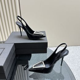 Moda pompalar yüksek topuklu ayakkabılar seksi sivri seksi yüksek topuk patent deri sandal büyük kare toka tasarımcı slingback topuk lüks elbise parti ayakkabı üst kalite