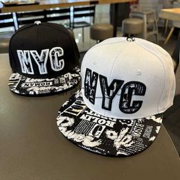 Ball Caps Men's flat brim hat black and white color board hat hip-hop hat women's couple baseball hat autumn moto gp baseball cap J240117