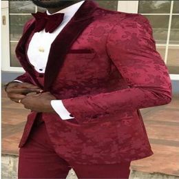Burgundy Jacquard Groom Tuxedos Shawl Lapel Groomsmen Mens Wedding Dress Excellent Man Jacket Blazer Business SuitJacket Pants Ve282G