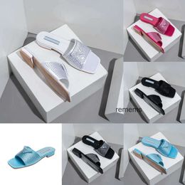 2023 designer women flats slippers slides sandals fashion summer ladies Rhinestone Diamond studded upper slipper sexy woman triangle shoes Loafers Flip Flops