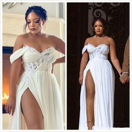 2020 Arabic Plus Size Beach Wedding Dresses Chiffon Off Shoulder A Line Side Split Bridal Dresses Beaded Lace Wedding Gowns298l
