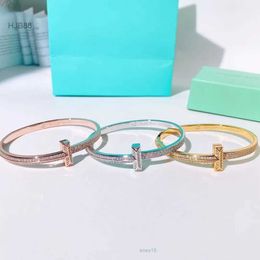 Pendants Tiffanyitys Charm Bracelets Designer Luxury Jewelry Shape Gold Plated Men Women Bracelet