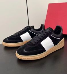 Famous Brand Upvillage Low Top Studs Sneaker Shoes Split Leather Calfskin Nappa Leather Trainers Platform Sole Wholesale Discount Skateboard Walking With Box