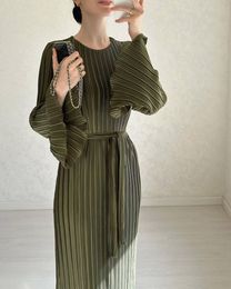 Western Style Temperament Pleated Bell Sleeve Mid-length Dress Fashion 2024 New Autumn Long Skirt New Year Gift 2401172