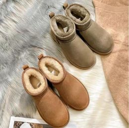 Hug Women Ultra Mini snow boots Soft comfortable Sheepskin keep warm boots with card dustbag Classics Rug Casual boots shoes Beautiful gifts