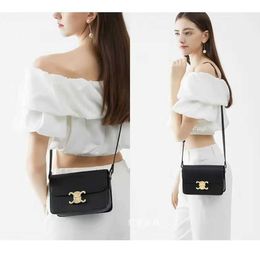 Teen triomphes Designer bag luxury leather Triumphal Gate Head Layer Cowhide Black Gold Cross Shoulder Women's Bag 2024 Versatile One High Grade Tofu Small Square