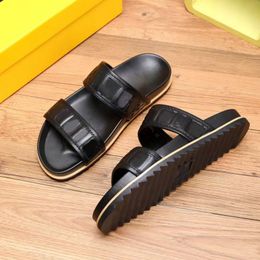 Designer men's slippers Summer leather fashion sandals Casual comfort men's beach shoes Hotel Slideshow Soft slippers Seaside vacation Flip-flops with box