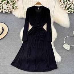 Casual Dresses Autumn Gentle Style Retro Temperament V-neck Pleated Long-sleeved Waist Bright Silk Dress