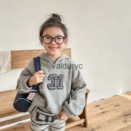 Hoodies tröjor 2023 vinter ny ldren långärmad huvtröja barn flickor plus sammet tjock hoodie baby pojkar fleece tröja h240508