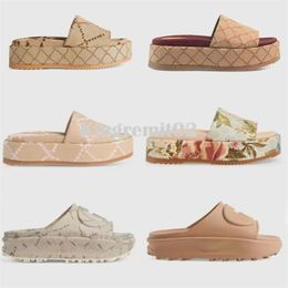 Designer Slippers Woman Sandals Beach Thick bottom Slipper Platform Alphabet Lady Leather Flat Slides