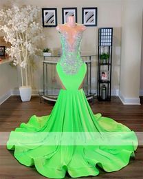 New Arrival 2024 Long Green Prom Dreses With Beads Crystals Rhinestones Birthday Party Reception Evening Gowns