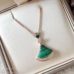 Sa1n Pendant Necklaces Jewellery Divas Dream Designers Fan Shape Necklace Diamonds White Pink Green Chalcedony Small Skirt Female Elegant fo