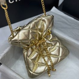 Makeup Bag Fashion Womens Shoulder Bag Leather Gold Hardware Metal Buckle Luxury Handbag Matelasse Chain Underarm Bag Kofukuka Bag Coin Purse Card Bags Storage Bags