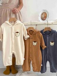 Rompers Pullover 2023 Winter New Baby Long Sleeve Warm Hooded Romper Cute Bear Ear Newborn Fleece Jumpsuit Plus Velvet Toddler Clothes 0-24M H240508