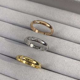 Desginer cartera High Version Single Diamond Letter Couple Ring with Gold Plating Fashionable and Personalised Index Finger Light Luxury and Niche Design Sense