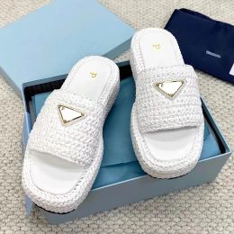 Top Luxury Prad Sandale Flip Flops Crochet Platform Slip-On Sandals Triangle Beach Tazz Slipper Designer Shoe Mule Sandal Woman Rs Flat Straw Black White Shoes 29