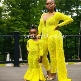 Shine Sparkly Yellow Sequin Prom Dress With Train Plus Size Long Sleeve Black Women Evening Jumpsuit Dresses 2024 Sheer Neck Gorgeous Formal Party Gowns Vestios