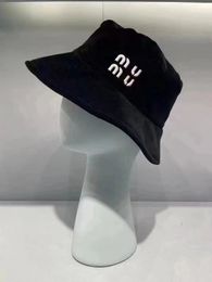 Luxury Fashion Designer Bucket Hat Fisherman Hat Embroidery Letter LOGO Autumn and Winter Black Velvet Baseball Cap Bucket Hat Casual Designer Hat for Men and Women