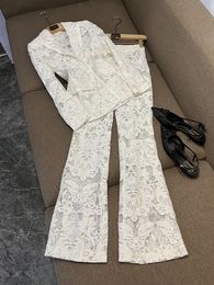 2024 Primavera Bianco / Nero Ricamo floreale in pizzo Pantaloni a due pezzi Set manica lunga Blazer con risvolto dentellato Top + Pantaloni lunghi Set Abiti a due pezzi O4J152770