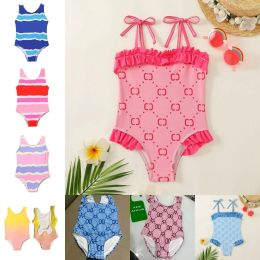 Dziewczęce projektanty kostiumów kąpielowych Dzieci One-Pusies Szyborom dzieci Bikini Summer Full Letter Printed Beach Basen Sport Bathing garnitury CSG24011910-8