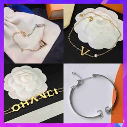 Chain Luxury designer Bracelet Hand Chains for Women Fashion Design Jewelry Stainless Steel Jewelry Waterproof and Never Changing Color 18K Gold Plated