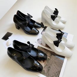 Tasarımcı Elbise Ayakkabı Kare Toe Patent Deri Loafers Lüks Kız Bahar Sonbahar Tıknaz Topuklu Toka Strap Mary Janes Kadın Dış Mekan Günlük Ayakkabı