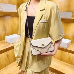 Urban minimalist fashion light luxury small square 2023 autumn new versatile women's one shoulder crossbody bag 2147