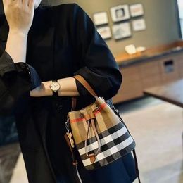 Fashion Design With Layer Cowhide And Plaid Bag Classic Bucket Carrying Crossbody Bag For Women