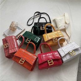 New hourglass Women's Bright leather personality single shoulder messenger Crocodile small square bag handbags 7889