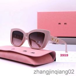 Designer Mui Mui Sunglasses Cycle Luxury Fashion Sports Polarise Miui Miui Sunglass Mens Womans Summer Vintage Driving Beach Pink Goggle Square Sun Glasses