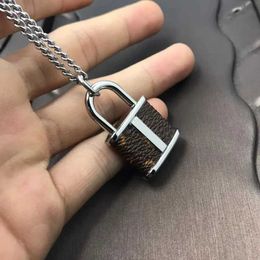 Pendant Necklaces New 925 SterlSilver V Lock Necklace for Men and Women Charm Jewellery Fashion Party Gift Accessories J240119