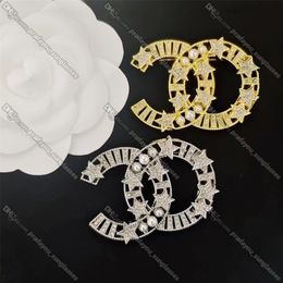 Full Sky Star Brooches Double Letter Brooch Small Fragrance Style Pins Sparkling Pearl Crystal Brooches
