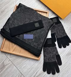 design Mens Beanie Scarf Glove Set Luxury Hat Knitted Caps Ski Scarves Unisex Winter Outdoor Fashion Sets Gloves Glove