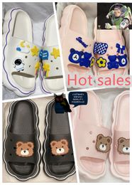 2024 Women's Outdoor Hot Selling Cartoon Graffiti Slippers Women's Beach Casual Sandals Beach Casual Shoes White Bear