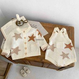 Clothing Sets 2024 Spring New Baby Girl Star Pattern Knitted Set Infant Sleeveless Pocket Bodysuit + Cardigan Coat 2pcs Suit Toddler Outfits H240508
