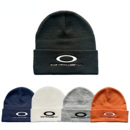 Designer Beanie Cap Flanged Woolen Hat Warm Couples Ski Cold Hat