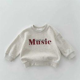 Hoodies tröjor Autumn Winter New Baby Long Sleeve Fleece Sweatshirt Boy Girl Fashion Letter Print Casual Pullover Spädbarn plus Velvet Varma toppar H240508