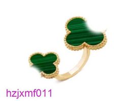 Y1d8 Band Rings Classic Clover Ring Diamond Butterfly Designer of Woman Man Love Gold Silvery Chrome Heart Valentines Mothers Gift