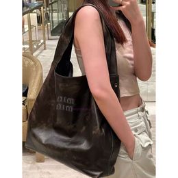 designer handbags miuimiui Large capacity tote bag for women in high-end sensory commuter bag laptop bag soft leather one shoulder crossbody bag