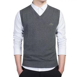 Top men's designer sweater, casual wear, street clothing, knitted vest, spring and autumn V-neck, solid cotton embroidery sweater, men's casual warm vest