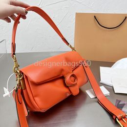 Lüks el çantası tasarımcısı Crossbody omuz çantası kadınlar için gerçek deri kadın moda mektupları bayan çapraz vücut çantası flep tasarımcı çantalar