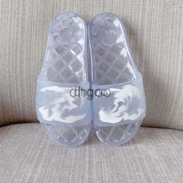 2024 Fashion Summer Women slides Jelly Slippers Sandals Clear PVC rubber Crystal Sandal Shoes retro Platform Flip Flops Men Flat slide Luxury Designer Beach Shoes