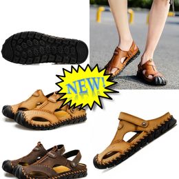 Designer Sandals Slippers Summer Men Women Shoes Shaped Flora Slides Moulded footbed in black Tonal rubber featuring embossed