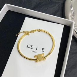 Designer 18k Bracelete de ouro Mulheres de luxo de aço inoxidável Bracelets Charms Jóias de designer Jóias Classic Patterns Casual Party Holiday Gifts