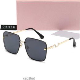 High Beauty Miu Sunglasses Advanced Women's Retro Large Frame Tourism Street Photo Outdoor Sun Protection and UV Glasses RF2G