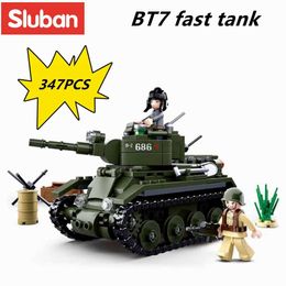 Blocks Sluban Building Block Toys WW2 Army BT7 Fast Tank 347PCS Bricks B0686 Military Construction Compatbile With Leading Brands 240120